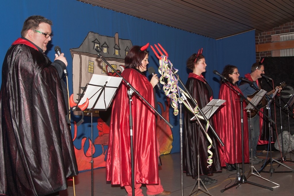 6_Bombs_vlnr_I-Horschkara_U-Burchards_A-Punke_V-Klein_M-Lohr__Foto_Jürgen_Keutzer